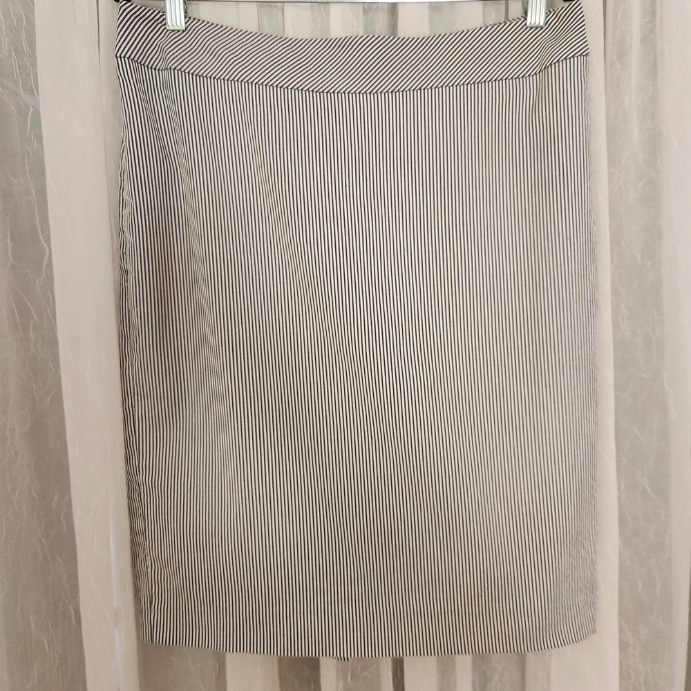 EUC Jones NY Classic Blue and White Seersucker Skirt-Women's Size L